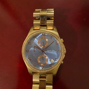 yellow/ rose color stain steel battery operated watch blue face small wrist size